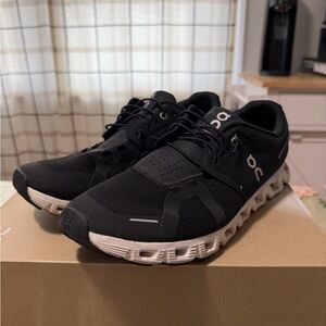 On Running Running Women’s Cloud 5 Lightweight Black/White Running Shoes